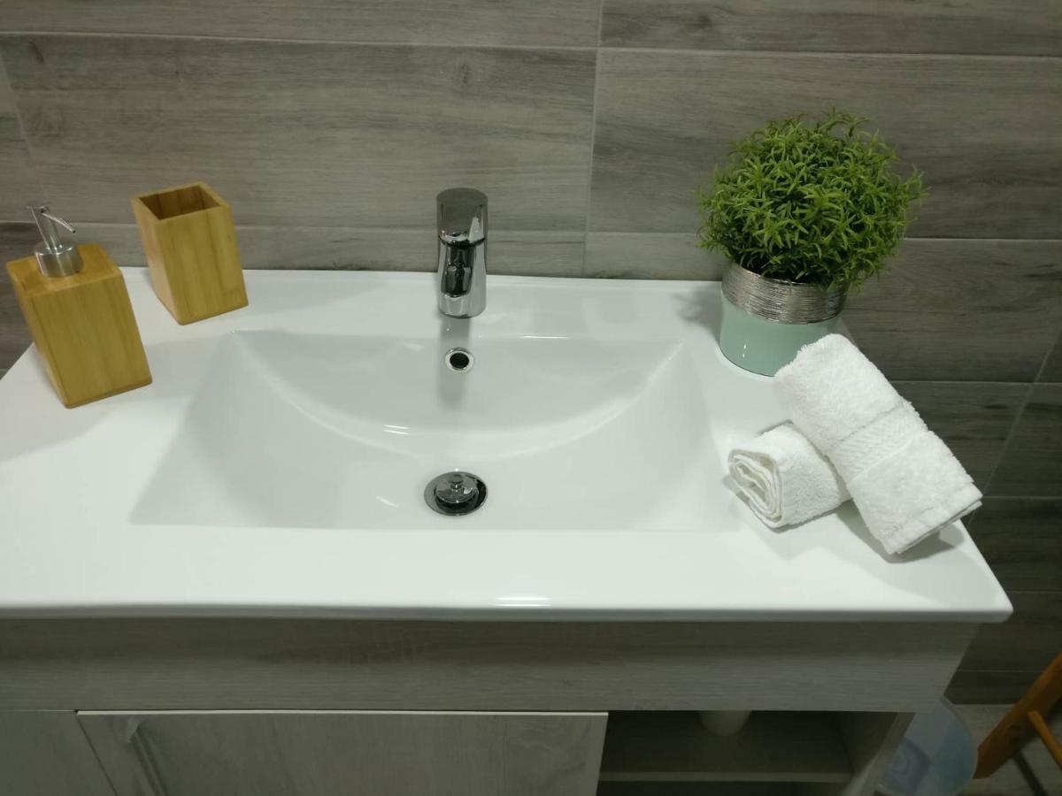 V4 Apartment Horta  Luaran gambar